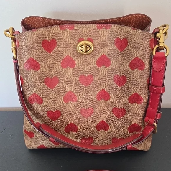 Willow Bucket Bag In Signature Canvas With Heart Print
C8389 - Picture 3 of 16